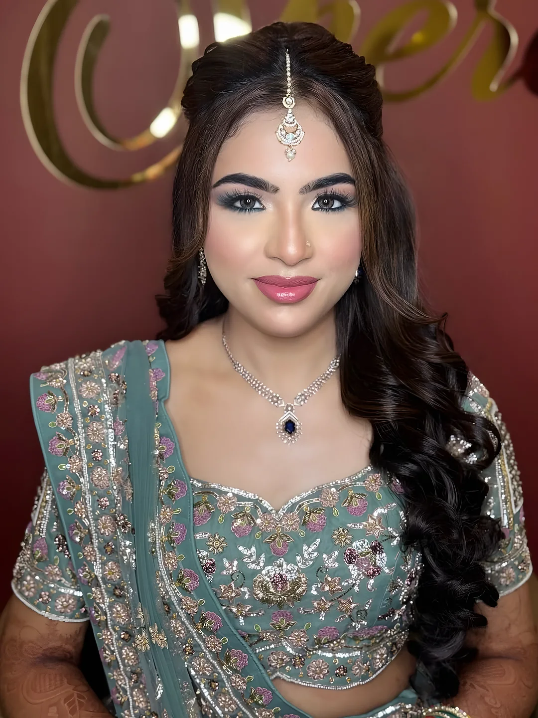 Bride with voluminous soft waves